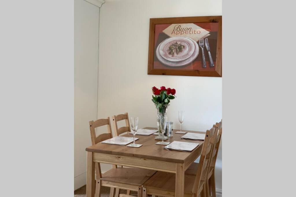 A Charming, Spacious 2 Bedroom Apartment In Lytham 莱瑟姆-圣安妮 外观 照片